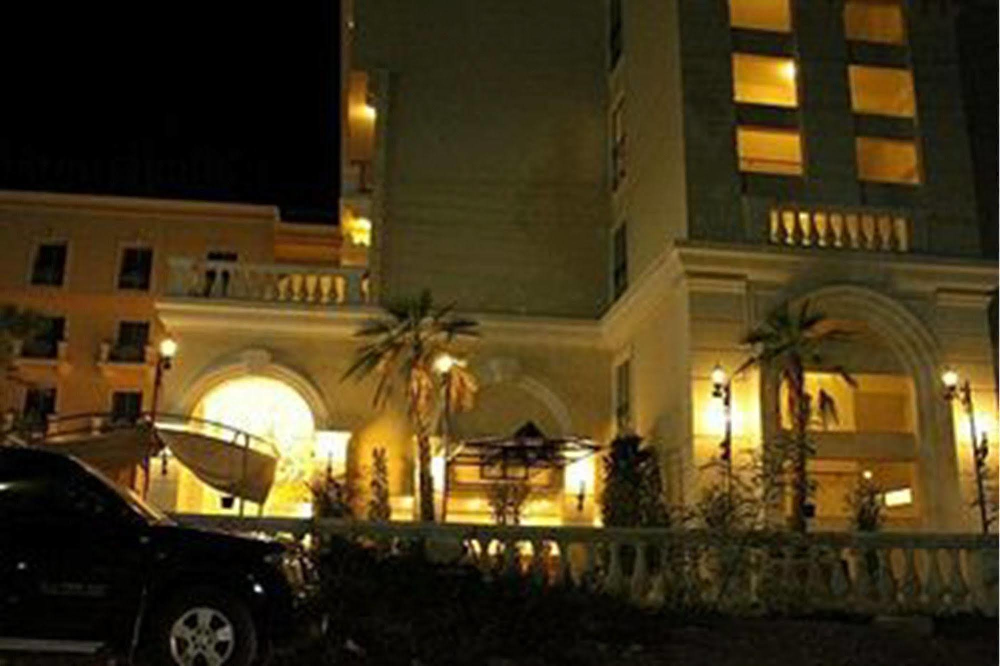 Rafael Hotel&Mansion Bangkok - SHA Extra Plus Certified Bagian luar foto